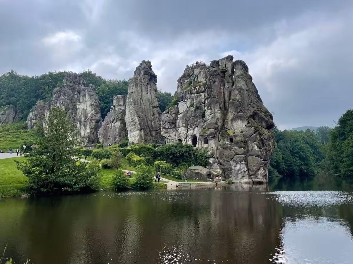 Naturansicht des Teutoburger Wald in Bielefeld mit Felsen
